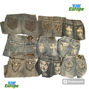 9 st Miss Me jeans och liknande  - 9 st miss me jeans och liknande💛💙 Många av de var bootcut och Lowwaist💛💙 Ni kan se alla på min profil så fråga inte om att skicka de individuellt 😭 Många fler kommer också. 