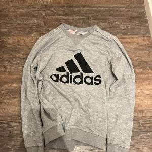 Adidas sweatshirt. Nice och skön. Stl 146/152(M)