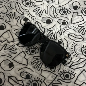 Äkta Gucci solglasögon - I superskick kolla bilderna för detaljer! Vid fler frågor skicka gärna iväg ett meddelande ☺️🌸