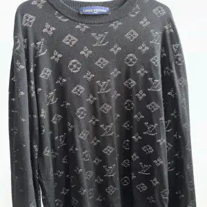 Säljer Louis Vuitton tröja i bra skick. Storlek S passa M m. Pris kan diskuteras