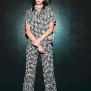 ZARA matchande set - FLYTTRENS!! Säljer ett jättefint matchande det från Zara - perfekt till sommaren! Byxor i strl M topp i strl L - endast använt 1 gång 