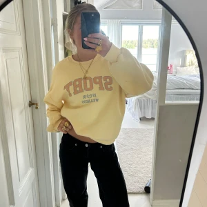 Tjocktröja - Säljer denna tjocktröja från gina. Använd fåtal gånger, därav bra skick!💕💕