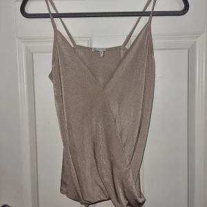 Linne  - Beiget linne från NLY trend i stl S.  