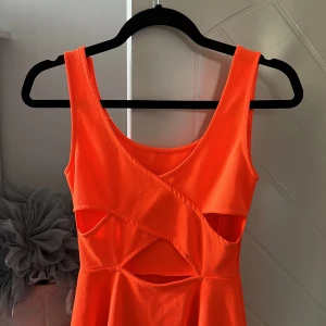 Pull and bear - Somrig klänning, använd 2 ggr. Fint skick