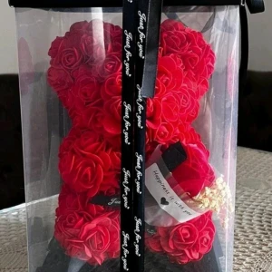 Nallebjörn med en ros - Ett helt nytt föremål. Som man kan ge till familj eller ens partner!