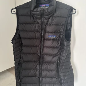 Patagonia väst - Patagonia väst storlek S, knappt använd så precis som ny. Säljer för 500