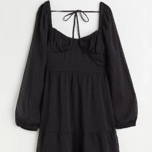 Klänning  - bara testad på en gång, fint skick köpte denna för 249kr 