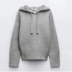 Mycket populär hoodie som inte säljs längre, köptes i slutet av oktober men knappt andvänd lägger upp igen eftersom min förra anons inte fick så mycket spridning som jag hoppats på