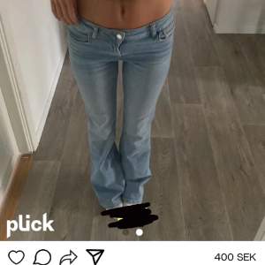 Jätte fina lågmidjade jeans som är slutsålda. Nyskick!  Lånad bild 