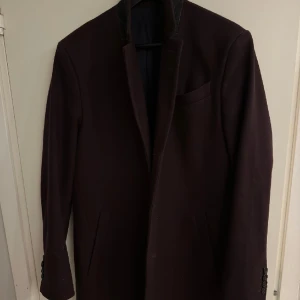 Rock Tiger of Sweden  - En väldigt sparsamt använd rock från tiger of Sweden! Otroligt snygg rock och färg, inte bara svart eller grå… Gav mellan 5-6000kr när jag köpte den ny. Säljer den för 1000kr Storlek : M , 48