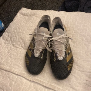Fotbollsskor - Säljer dessa adidas elite fotbollsskor för att dem inte passsar mina fötter de är rät bra skick inte andvända så ofta