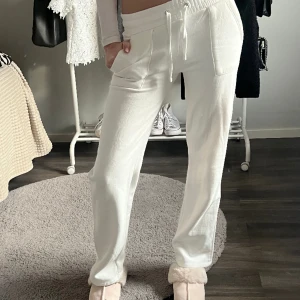 Lågmidjade pyjamasbyxor  - Byxor från lager 157. 