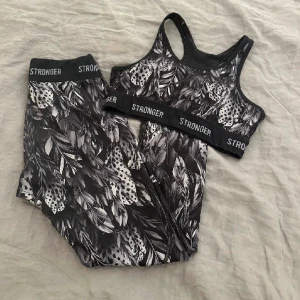 Stronger sett - Säljer nu mitt sett från stronger i strl S, nypris på byxorna 799kr och nypris på toppen 399kr säljer nu båda delarna för 399kr🥰