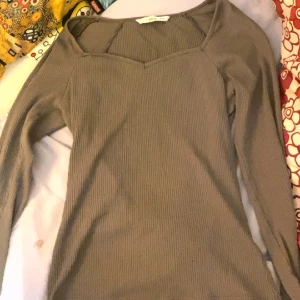 Grå tröja  - Den e bra 