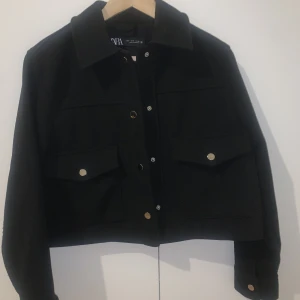 Zara jacka  - Snygg slutsåld jacka från zara i storlek S.