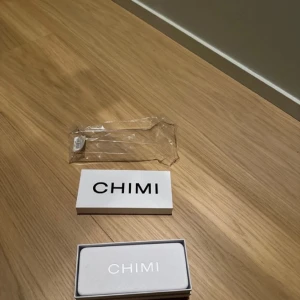 CHIMI GLASÖGON  - Säljer dessa helt oanvända CHIMI glasögon då det råkade bli fel modell! Helt i nyskick! 