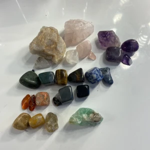 Kristaller  - Köp alla för 70 eller 5kr-10kr styck beroende på storlek