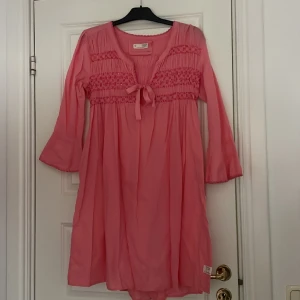 Klänning - Fin OddMolly klänning. Använd ett fåtal gånger. Storlek 3 