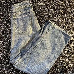 Arrow jeans från weekday - Säljer mina arrowjeans från weekday då dem är för korta. Dem är i nyskick och har inga defekter. Originalpris 600kr.