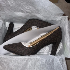 Michael kors skor  - Storlek 38 Kvitto och box  Oanvända 