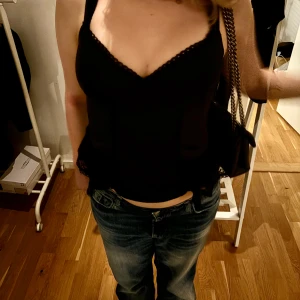 Korsett topp - Superfin korsett topp i silkes material, perfekt till fest🥂 Jättebra skick och går o spänna i tre olika storlekar🖤