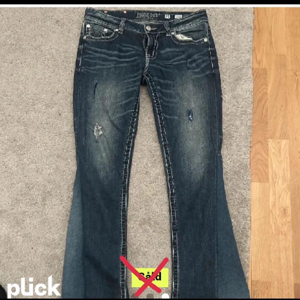 Säljer ett par miss me jeans som jag köpte på plick men dem var tyvärr förstora.. Jeans & Byxor.