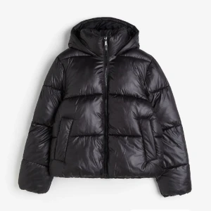 Pufferjacka från H&M - Använd 1 gång, nypris 449kr. 