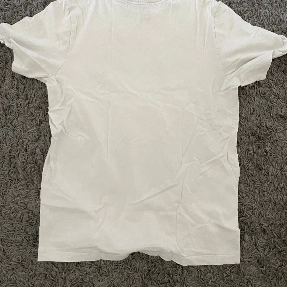 En vit tröja från Nike, 8/10 skick. T-shirts.