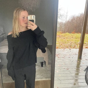 Off shoulder tröja - Super fin stickad off shoulder tröja i storlek xs/s.