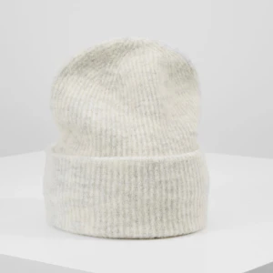 Samsoe mössor - Två stycken mössor från samsoe samsoe! Så mjuka o fina, 600 för båda :) kan säljas separat också, men helst båda!