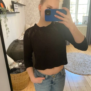 Stickad tröja - Svart lösstickad tröja🖤