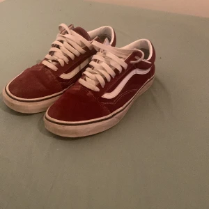 Vans - Vans i bra skick. Låda ingår använda cirka 2 månader. Mitt pris 300kr.