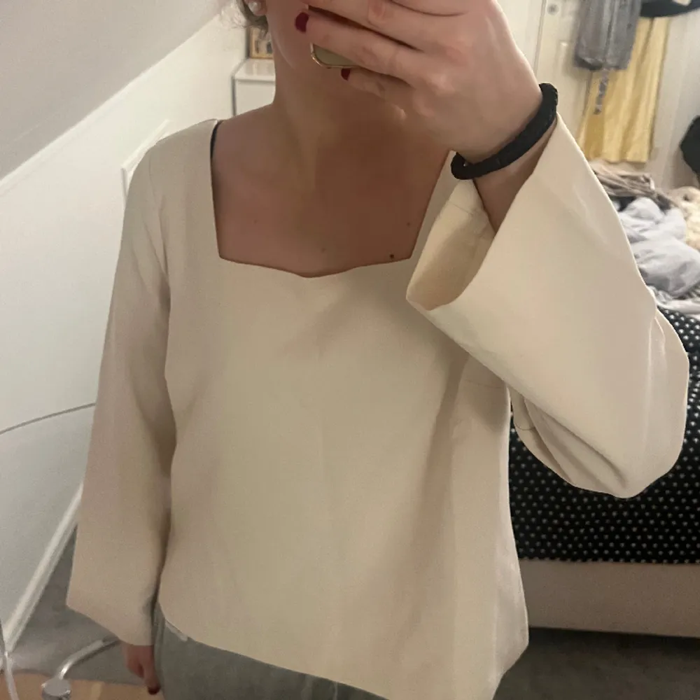 Storlek M, från h&m  Använt en gång🥰. Blusar.