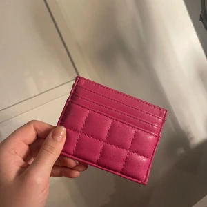 Korthållare - Korthållare rosa. Nypris 80kr❣️