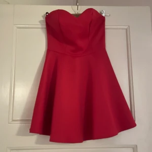 Klänning  - Rosa klänning utan ärmar. 