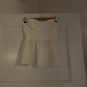 Topp - Söt topp utan ärmar. 