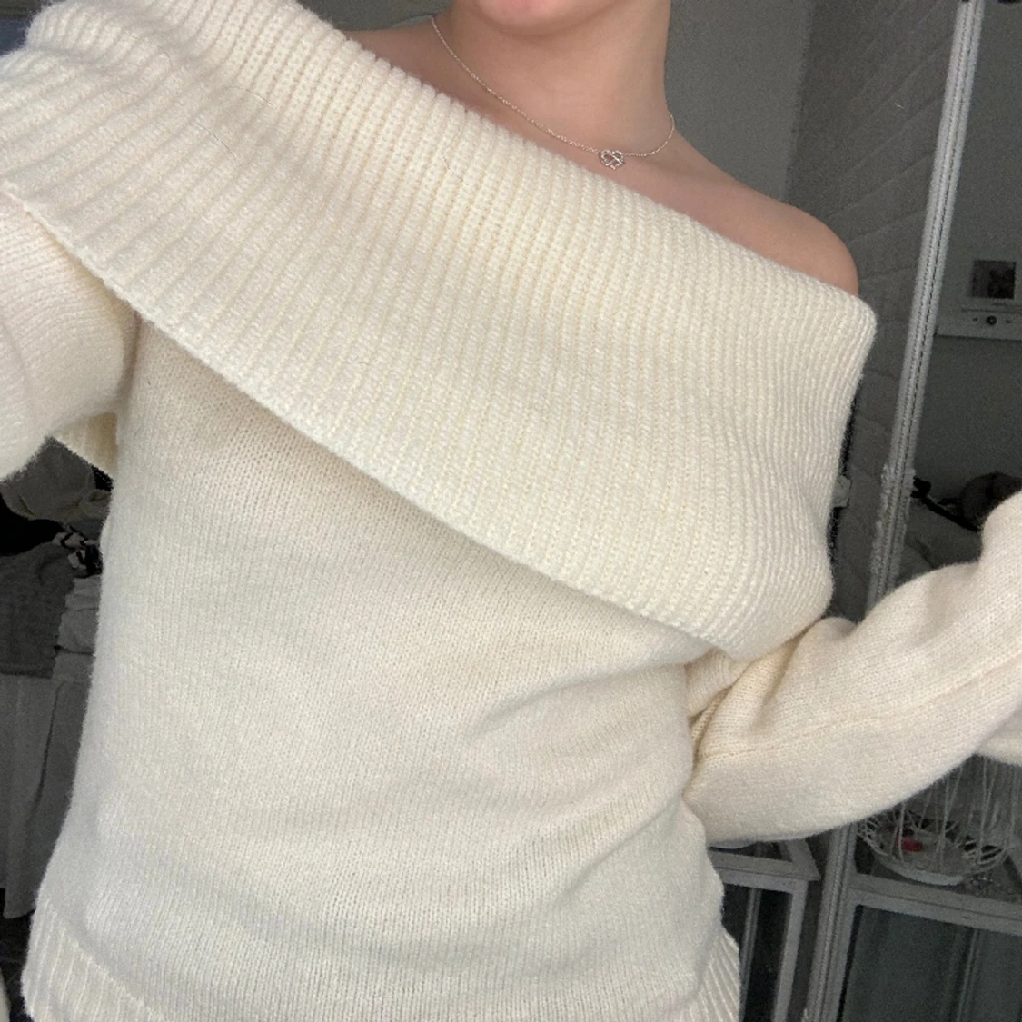 Vit stickad of sholder  - 90