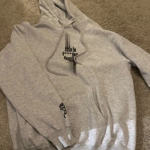 only the poets censorated hoodie  - Köpt på deras hemsida, använd max 2 gånger och i bra skick!! 400 + frakt!!