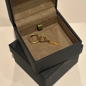 Maria Nilsdotter Guldörhänge - Bitten Earring - använd fåtal gånger, nypris 2695 kr