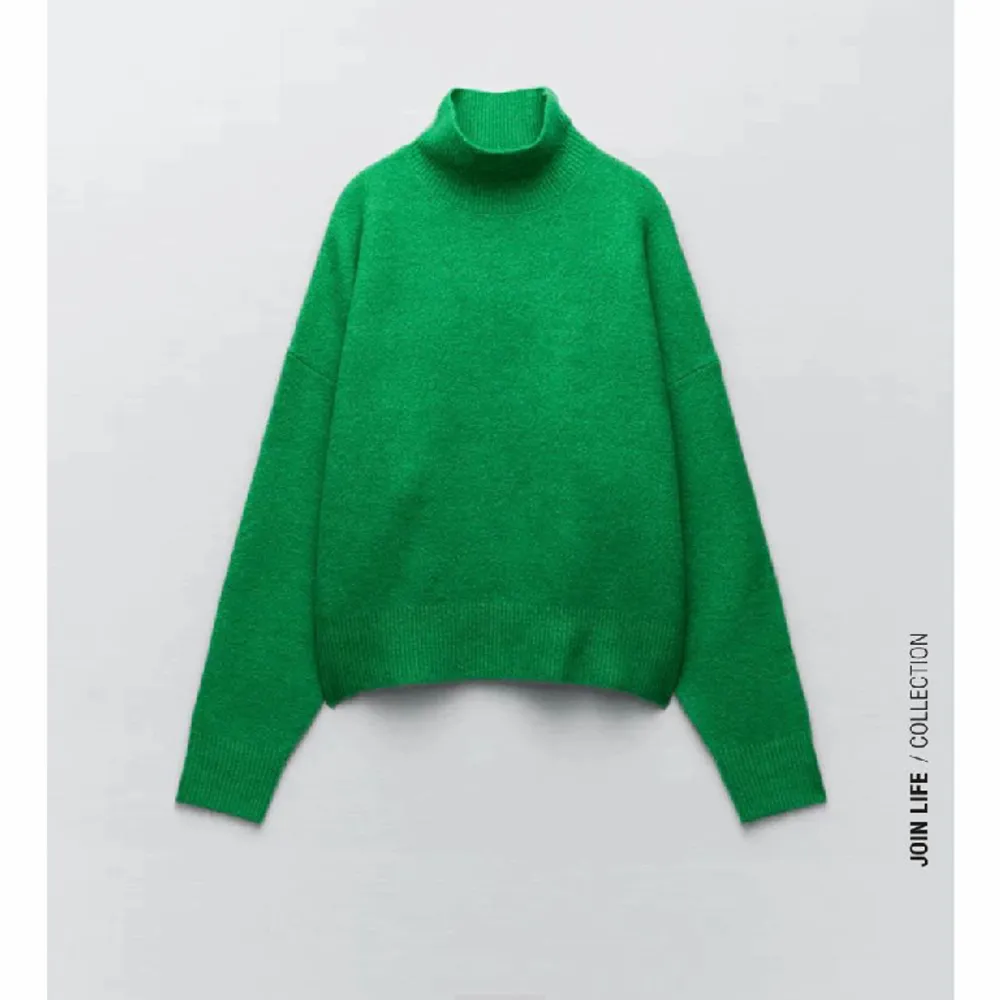 Säljer denna nästan oanvända stickade polotröjan ifrån Zara i storlek S, nypris 359kr jag säljer den för 200kr. Inte alls stickig. . Neuleet.
