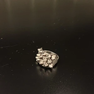 Edblad ring  - Säljer min Edblad ring då den inte kommer till användning längre. Använt nån månad bara. Kan tänka mig byta till en i guld i samma storlek! 