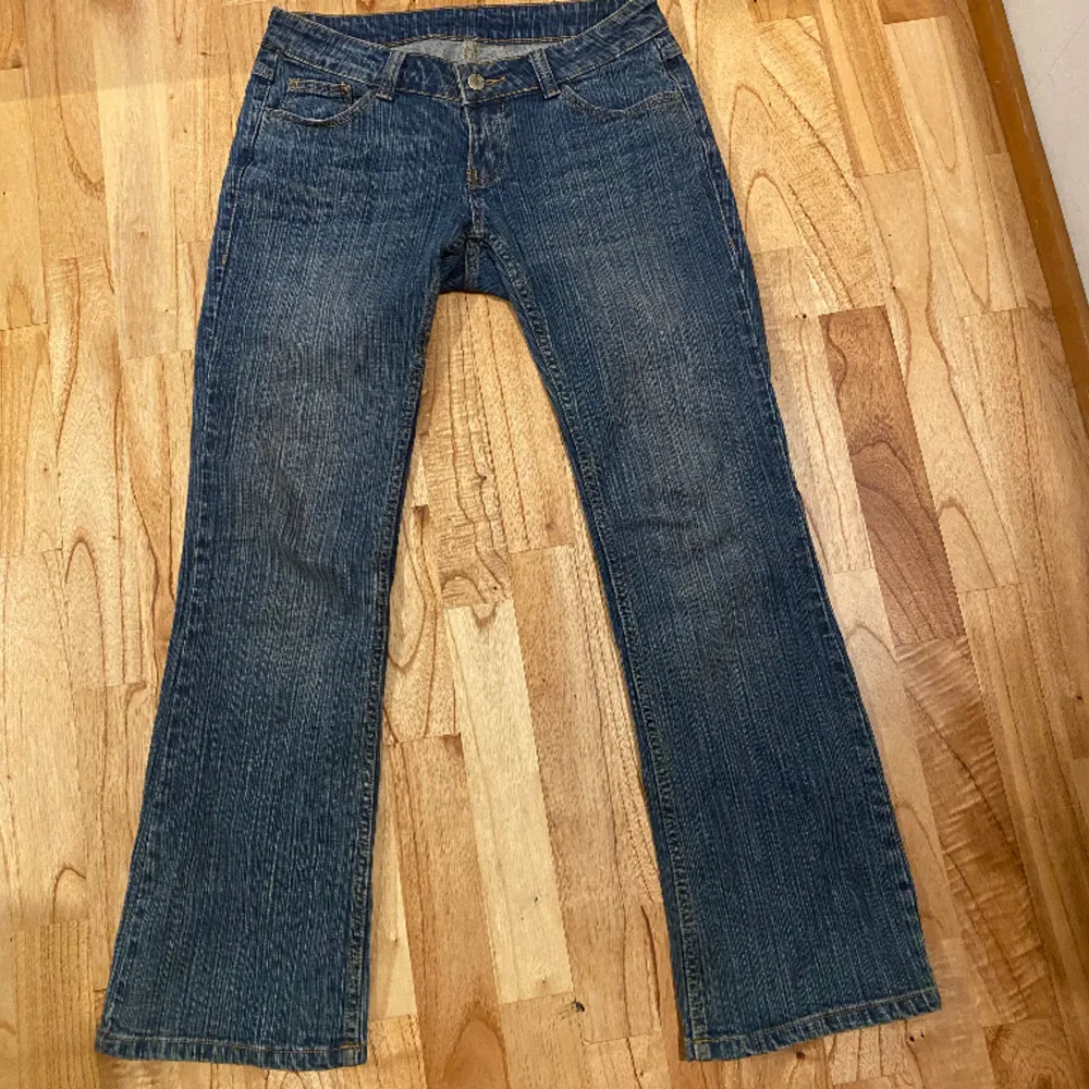 Jätte snygga lågmidjade bootcut jeans från brandy Melville!💕 I princip oanvända. Jeans & Byxor.