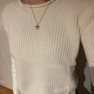 Polo Ralph Lauren tröja  - Stickad tröja från polo Ralph Lauren!! Använd få tal gånger💘Den är i storleken 12/14 vilket ja skulle säga motsvarar xs