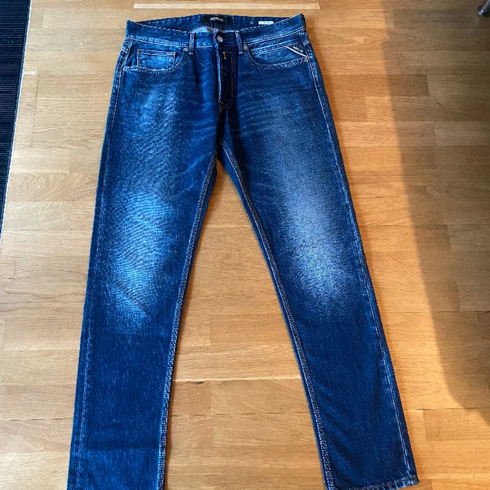 Perfekt skick helt oanvända 10/10 Har ej använt dessa jeans på grund utav storleken, pris kan diskuteras!!!  . Jeans & Byxor.