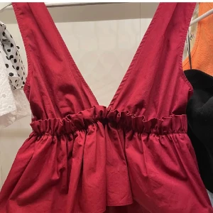 Röd topp  - Röd topp från zara