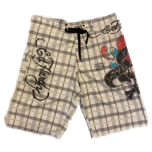 Ed hardy badshorts  - Snygga badshorts från ed hardy. Inte sätt några defekter. Strlk XXL