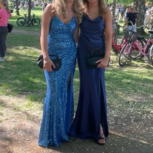 Balklänning  - Passar xs-s och 160cm. Är justerbar i ryggen