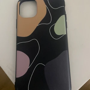 Tre skal till iPhone 11 och xr - Tre skal från SHEIN, bara använt några få gånger.