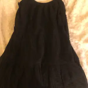 Säljer denna gulliga klänningen från hm💕 Den är i storlek L men passar folk som har S/M.💕