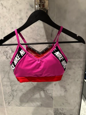 Nike bh  - Storlek S på båda 